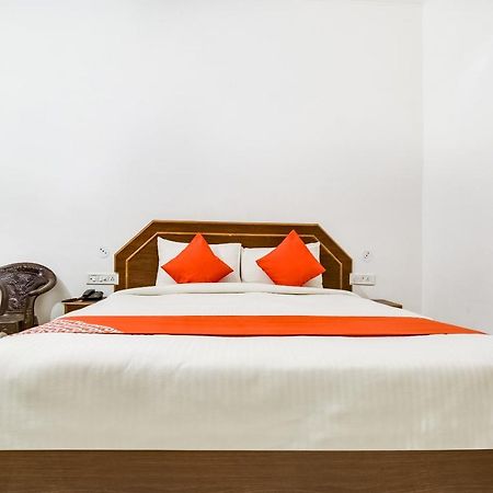 Capital O 23129 Chelsea Palace Hotel Khajuraho Ngoại thất bức ảnh