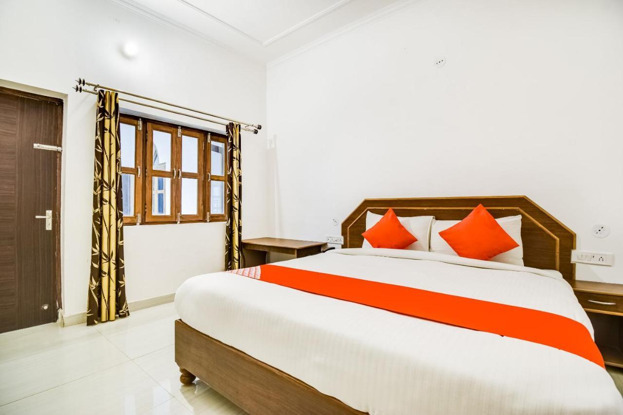 Capital O 23129 Chelsea Palace Hotel Khajuraho Ngoại thất bức ảnh