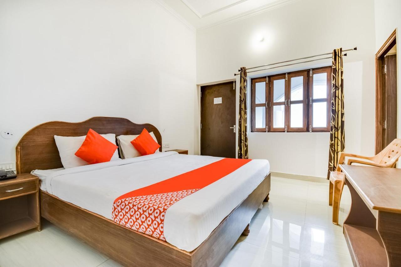 Capital O 23129 Chelsea Palace Hotel Khajuraho Ngoại thất bức ảnh