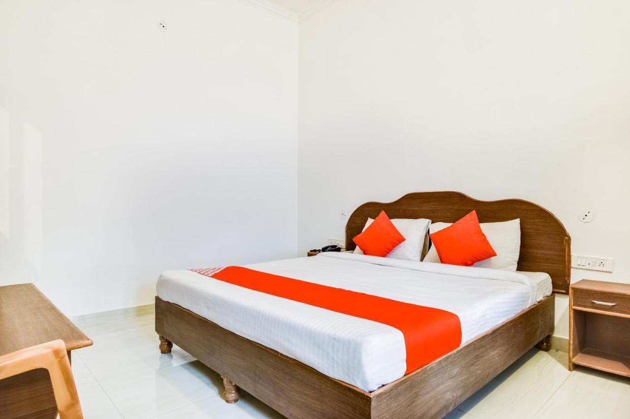 Capital O 23129 Chelsea Palace Hotel Khajuraho Ngoại thất bức ảnh