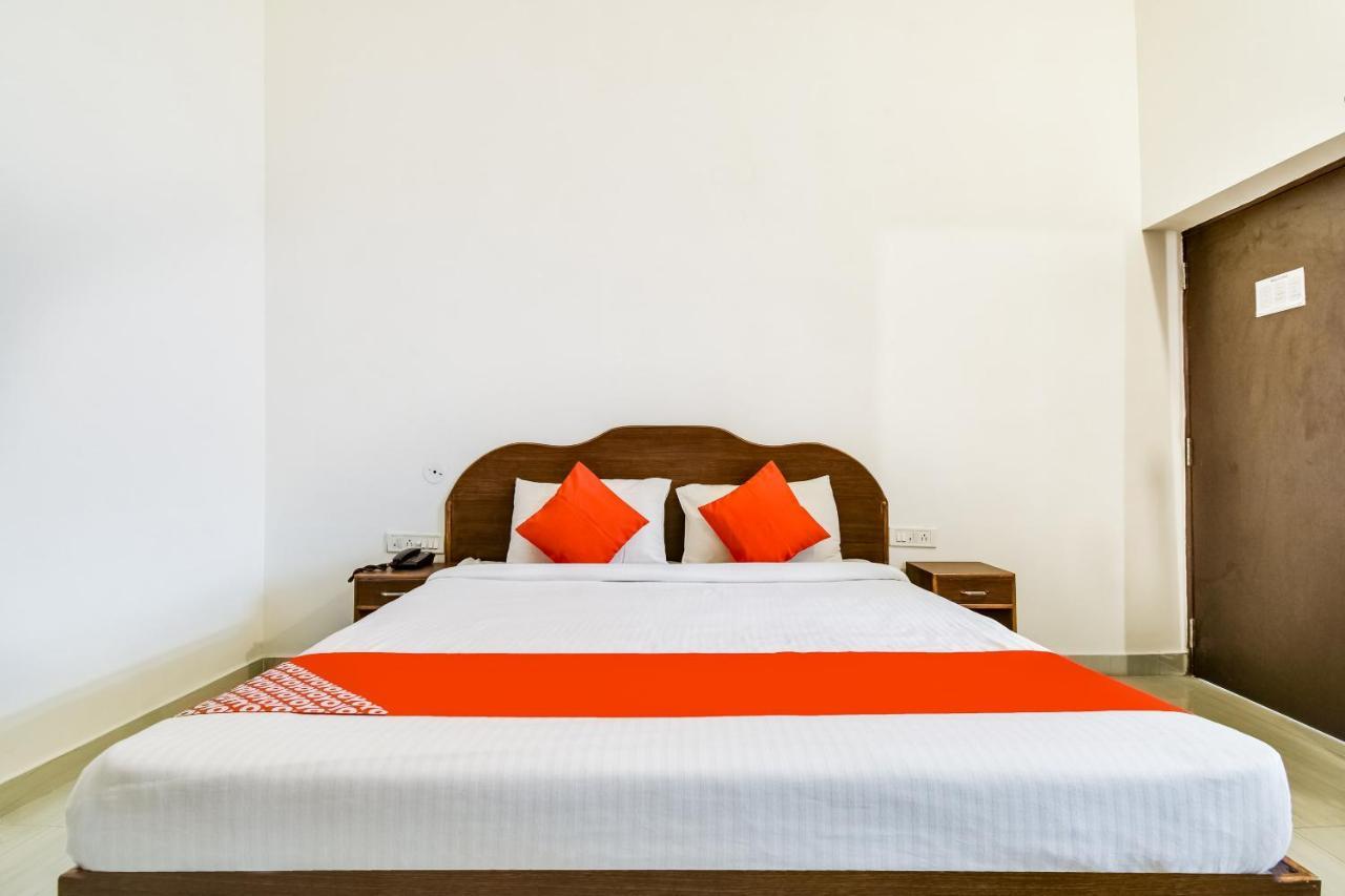 Capital O 23129 Chelsea Palace Hotel Khajuraho Ngoại thất bức ảnh