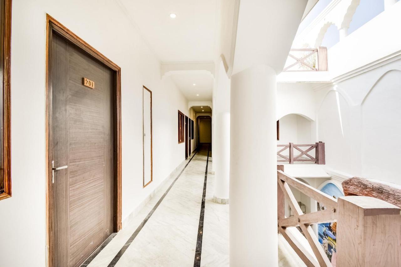 Capital O 23129 Chelsea Palace Hotel Khajuraho Ngoại thất bức ảnh