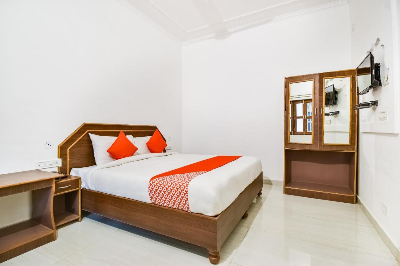 Capital O 23129 Chelsea Palace Hotel Khajuraho Ngoại thất bức ảnh