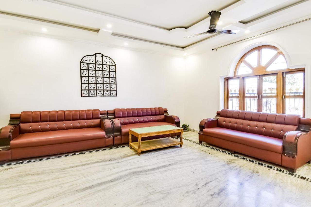 Capital O 23129 Chelsea Palace Hotel Khajuraho Ngoại thất bức ảnh