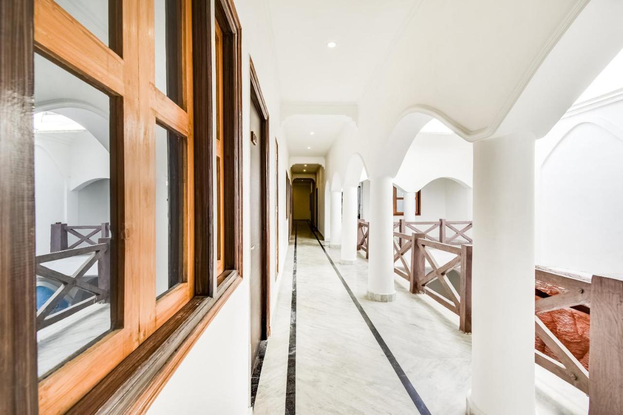 Capital O 23129 Chelsea Palace Hotel Khajuraho Ngoại thất bức ảnh