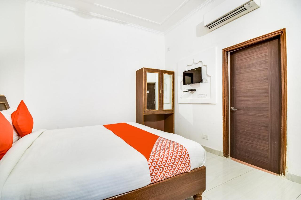 Capital O 23129 Chelsea Palace Hotel Khajuraho Ngoại thất bức ảnh