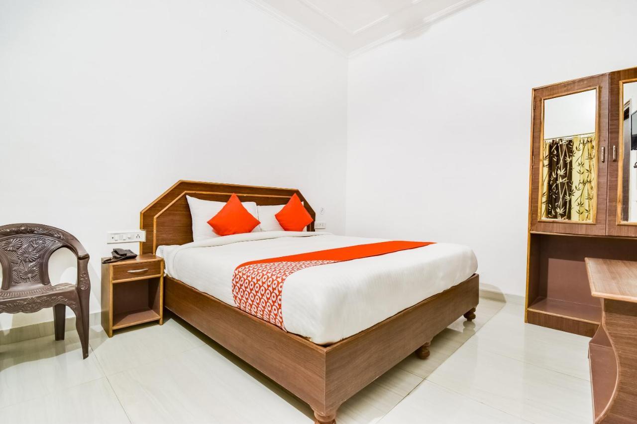 Capital O 23129 Chelsea Palace Hotel Khajuraho Ngoại thất bức ảnh